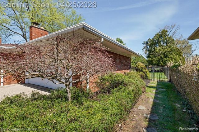 16830 Pollyanna Street, Livonia, MI 48154