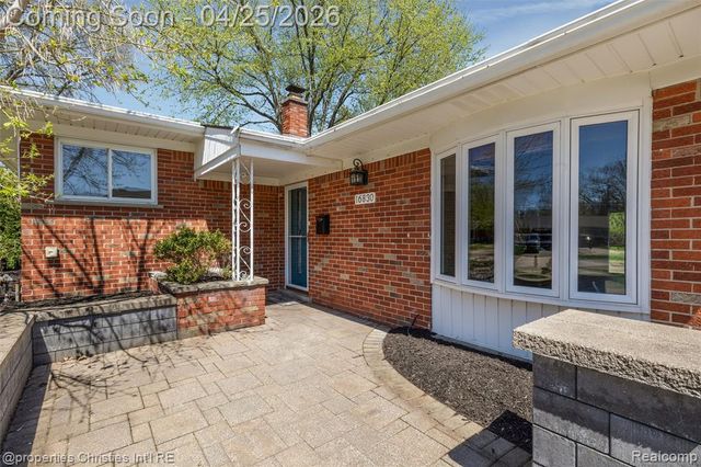 16830 Pollyanna Street, Livonia, MI 48154