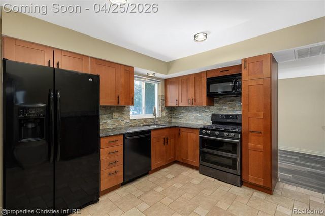 16830 Pollyanna Street, Livonia, MI 48154