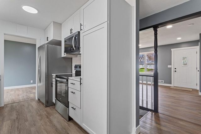 2352 Shoshone Road, North Saint Paul, MN 55109