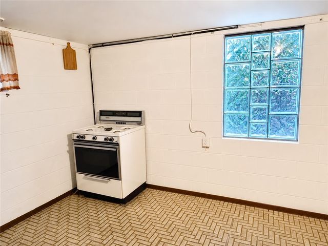 330 Meadow Ave, Penn Hills, PA 15235
