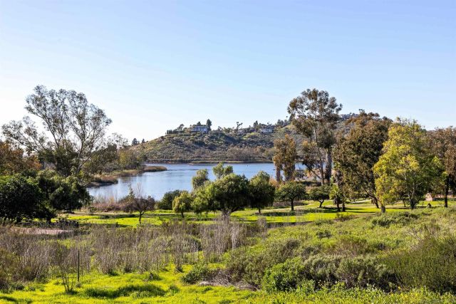 5700 Baltimore Dr 202, La Mesa, CA 91942