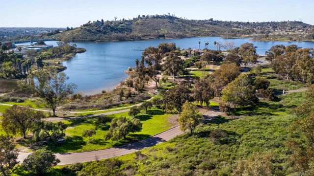 5700 Baltimore Dr 202, La Mesa, CA 91942