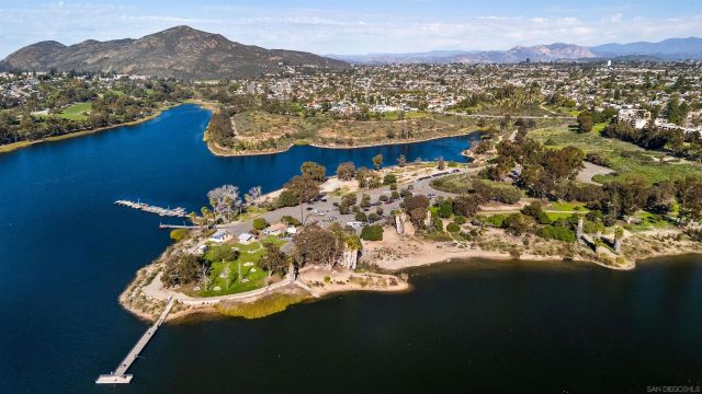 5700 Baltimore Dr 202, La Mesa, CA 91942