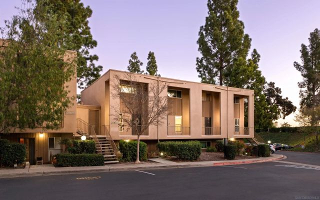 5700 Baltimore Dr 202, La Mesa, CA 91942