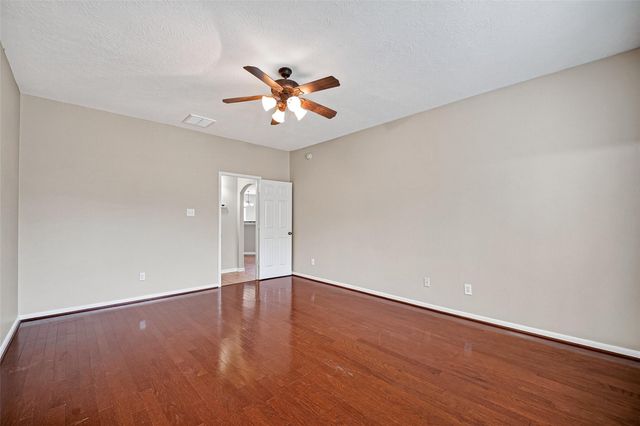 2296 Catalonia Cove, League City, TX 77573