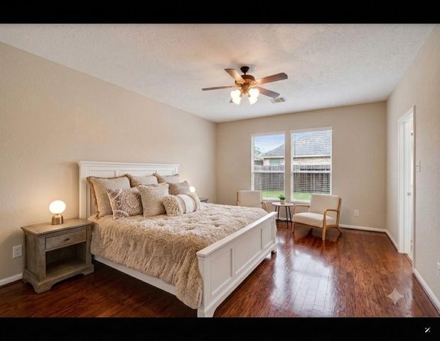 2296 Catalonia Cove, League City, TX 77573