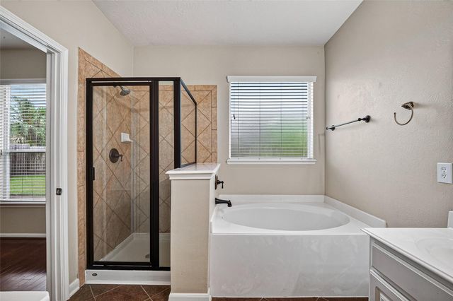 2296 Catalonia Cove, League City, TX 77573