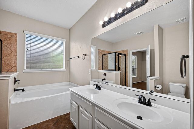 2296 Catalonia Cove, League City, TX 77573