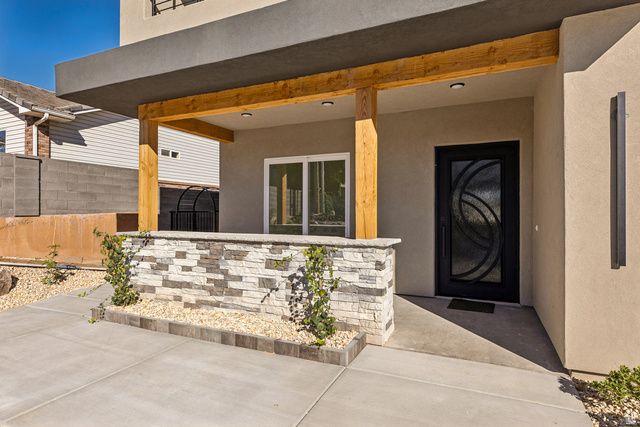 273 E 1050 N, Hurricane, UT 84737