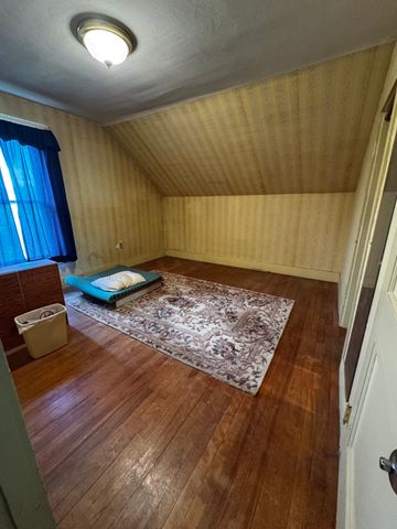 21 Dryden St, Worcester, MA 01605