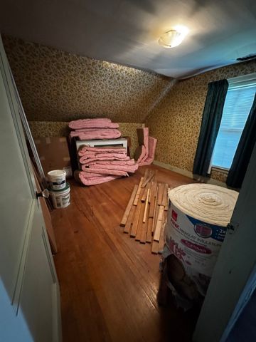 21 Dryden St, Worcester, MA 01605