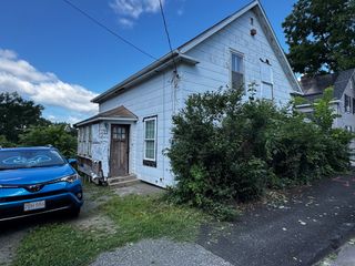 21 Dryden St, Worcester, MA 01605