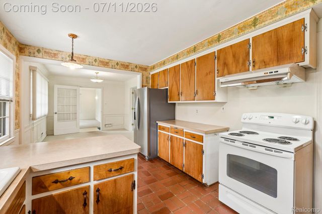 6105 Gilbert Lake Road, Bloomfield Hills, MI 48301