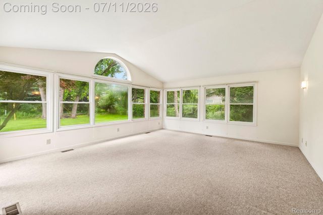 6105 Gilbert Lake Road, Bloomfield Hills, MI 48301