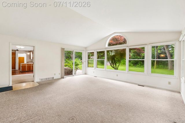 6105 Gilbert Lake Road, Bloomfield Hills, MI 48301