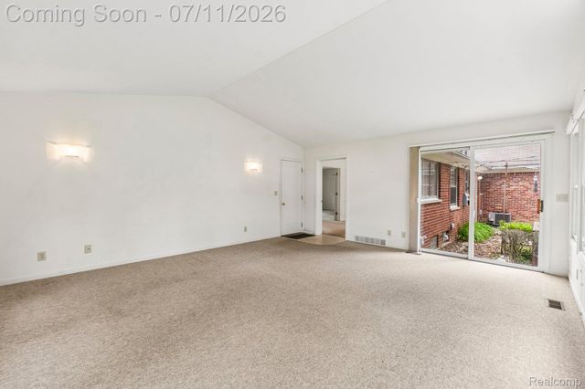 6105 Gilbert Lake Road, Bloomfield Hills, MI 48301