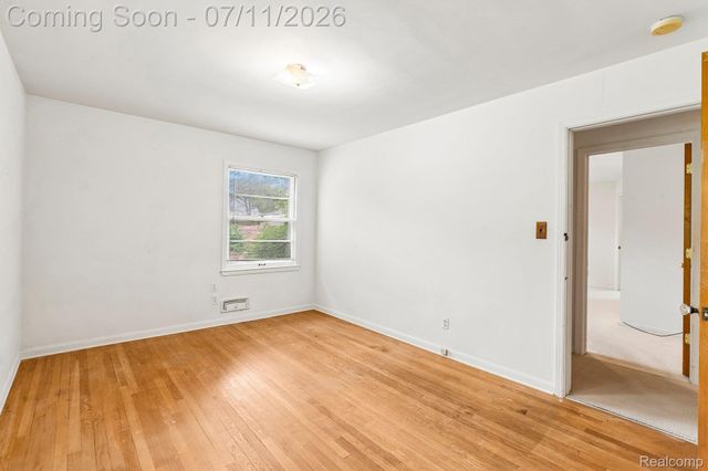 6105 Gilbert Lake Road, Bloomfield Hills, MI 48301