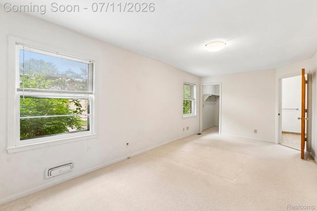 6105 Gilbert Lake Road, Bloomfield Hills, MI 48301