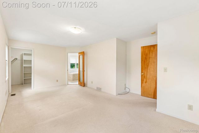 6105 Gilbert Lake Road, Bloomfield Hills, MI 48301