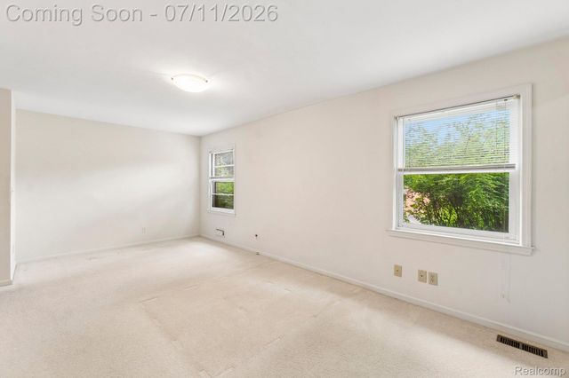 6105 Gilbert Lake Road, Bloomfield Hills, MI 48301