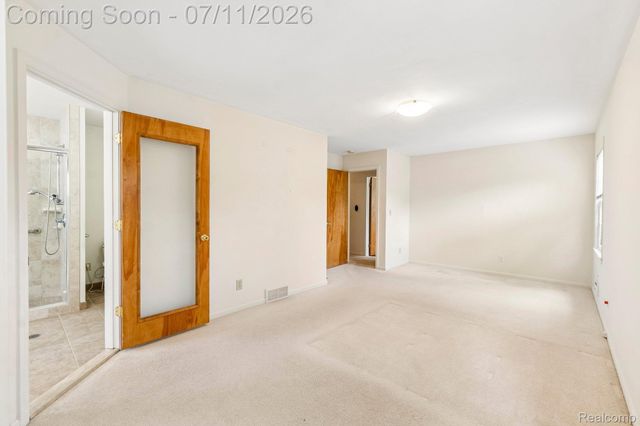 6105 Gilbert Lake Road, Bloomfield Hills, MI 48301