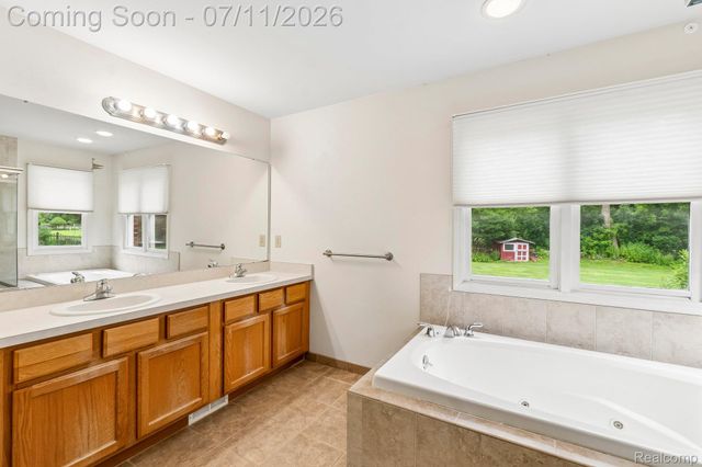 6105 Gilbert Lake Road, Bloomfield Hills, MI 48301