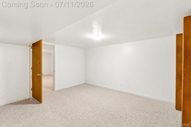 6105 Gilbert Lake Road, Bloomfield Hills, MI 48301