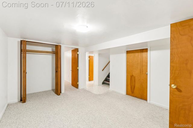 6105 Gilbert Lake Road, Bloomfield Hills, MI 48301