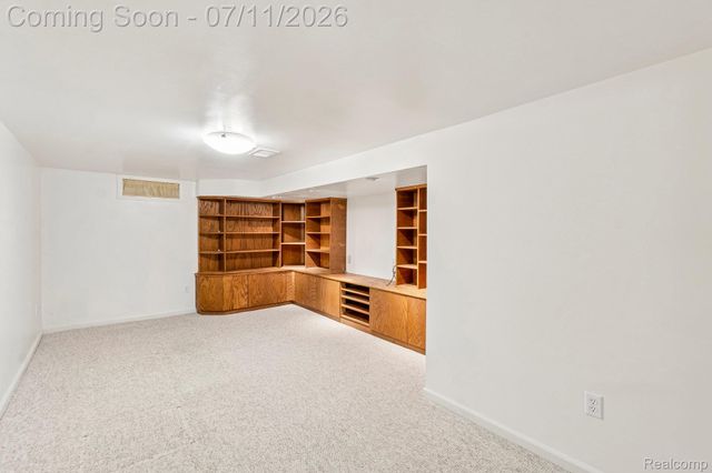 6105 Gilbert Lake Road, Bloomfield Hills, MI 48301