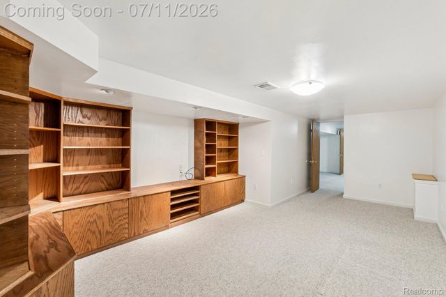 6105 Gilbert Lake Road, Bloomfield Hills, MI 48301