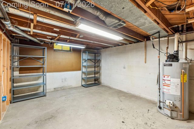 6105 Gilbert Lake Road, Bloomfield Hills, MI 48301