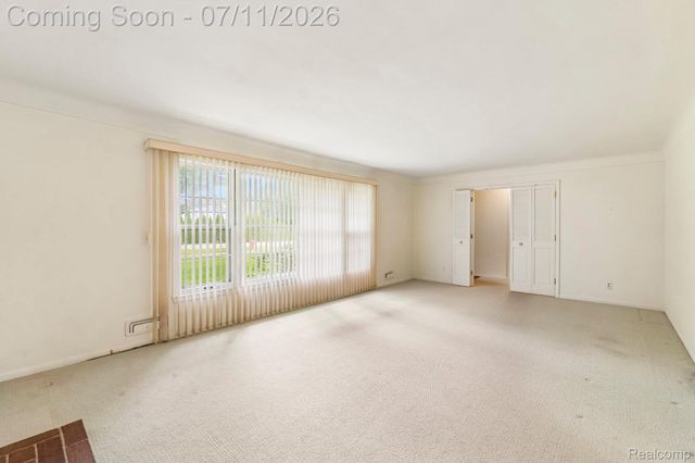 6105 Gilbert Lake Road, Bloomfield Hills, MI 48301