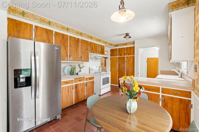 6105 Gilbert Lake Road, Bloomfield Hills, MI 48301