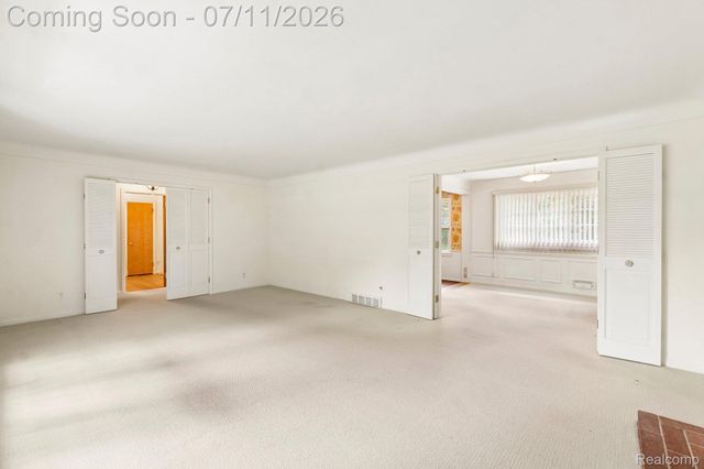 6105 Gilbert Lake Road, Bloomfield Hills, MI 48301