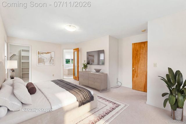 6105 Gilbert Lake Road, Bloomfield Hills, MI 48301