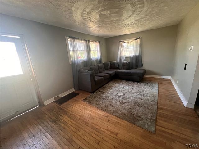8827 Brewerton Road, Cicero, NY 13029
