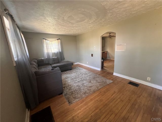 8827 Brewerton Road, Cicero, NY 13029