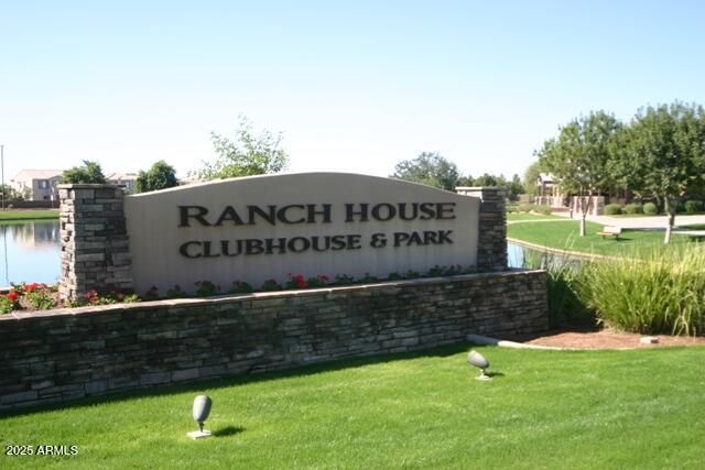 4554 E SUNDANCE Avenue, Gilbert, AZ 85297