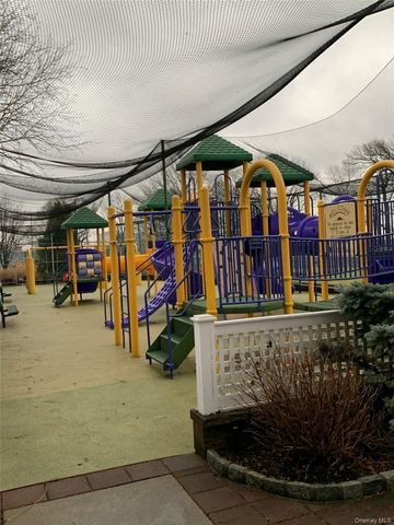 269-10 17K Grand Central Parkway 17K, Floral Park, NY 11005