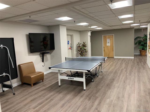 269-10 17K Grand Central Parkway 17K, Floral Park, NY 11005