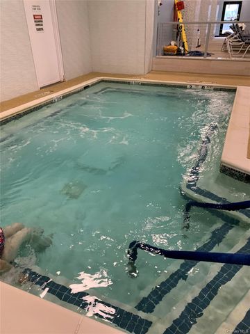 269-10 17K Grand Central Parkway 17K, Floral Park, NY 11005