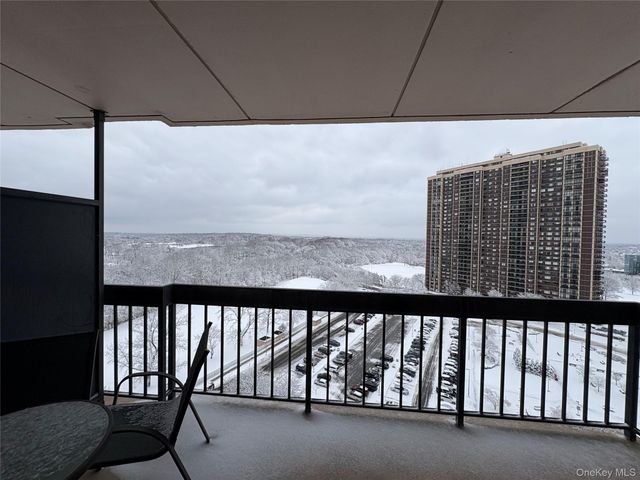 269-10 17K Grand Central Parkway 17K, Floral Park, NY 11005