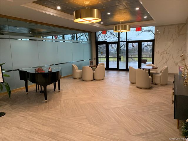 269-10 17K Grand Central Parkway 17K, Floral Park, NY 11005