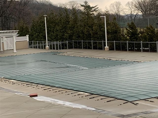 269-10 17K Grand Central Parkway 17K, Floral Park, NY 11005