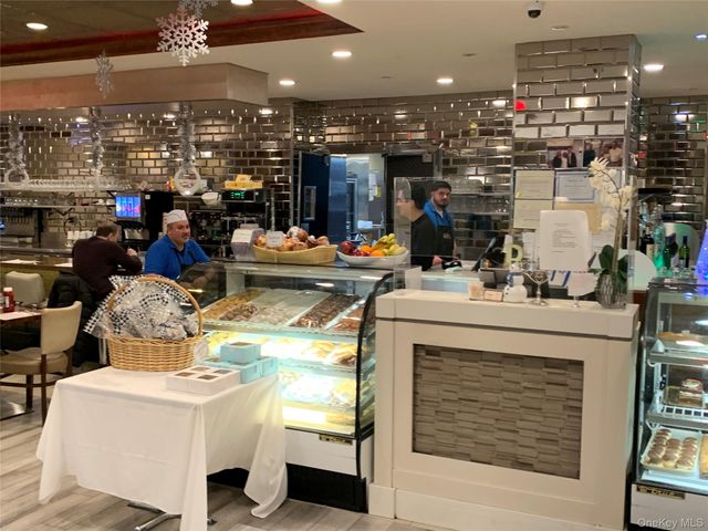 269-10 17K Grand Central Parkway 17K, Floral Park, NY 11005