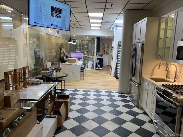 269-10 17K Grand Central Parkway 17K, Floral Park, NY 11005