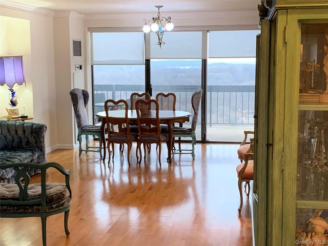 269-10 17K Grand Central Parkway 17K, Floral Park, NY 11005