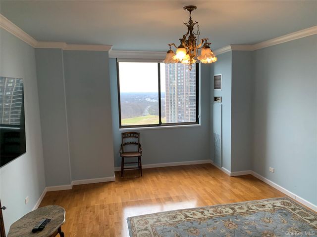 269-10 17K Grand Central Parkway 17K, Floral Park, NY 11005