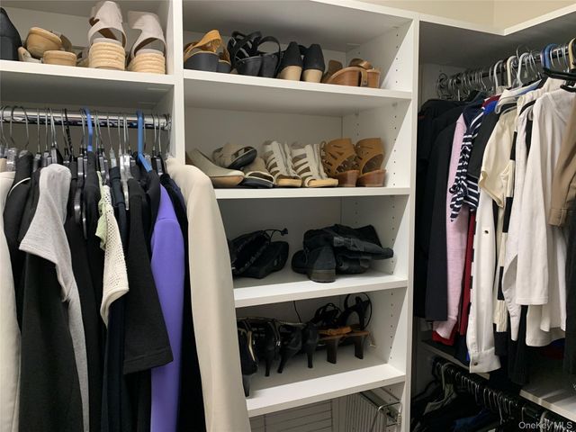 269-10 17K Grand Central Parkway 17K, Floral Park, NY 11005